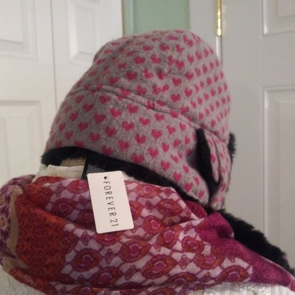 1854 Forever 21 Fur Trimmed Flap Cap NWT - Picture 2 of 5